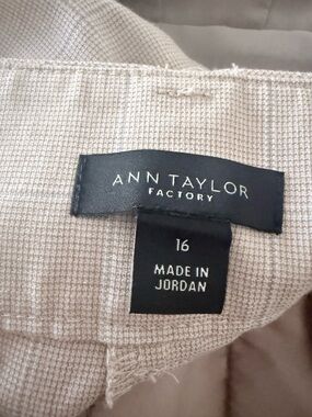 Ann Taylor Women's Light Beige and Grey Plaid pattern trousers. Curvy fit.